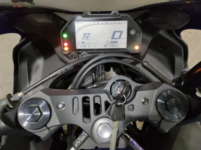 Yamaha YZF-R25  2014