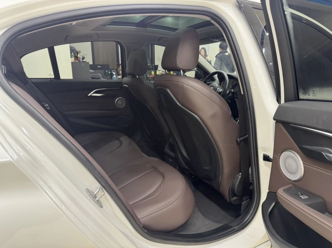 BMW 1-SERIES 120i M Sport (рестайлинг, 2021) 2021