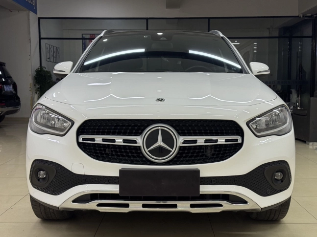 Mercedes-Benz GLA 180  2022