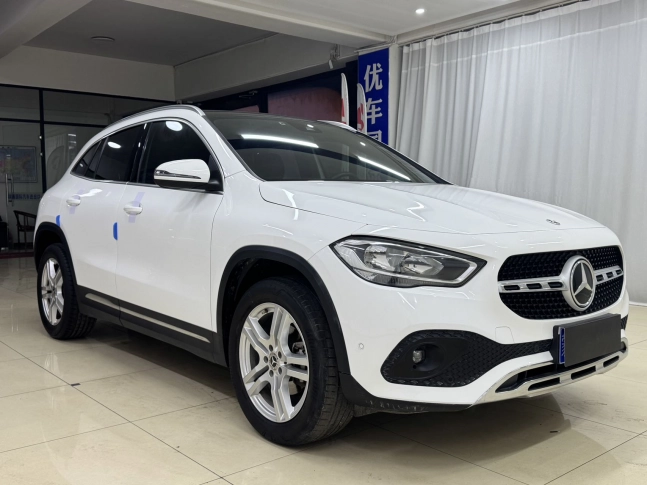 Mercedes-Benz GLA 180  2022