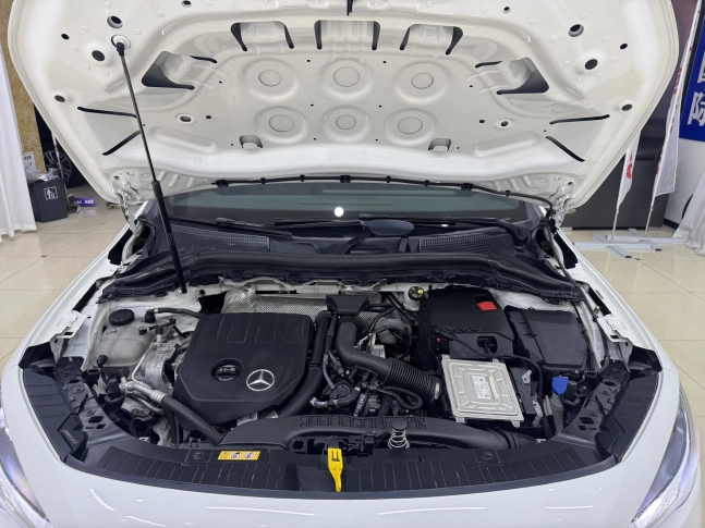 Mercedes-Benz GLA 180  2022