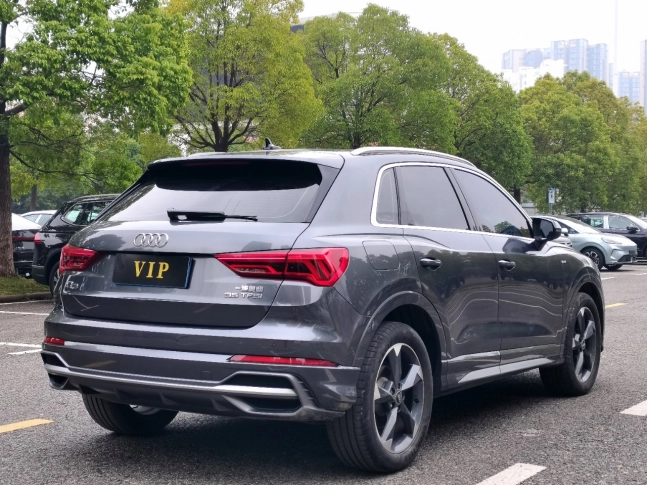 Audi Q3 35 TFSI Fashion Dynamic Edition 2021