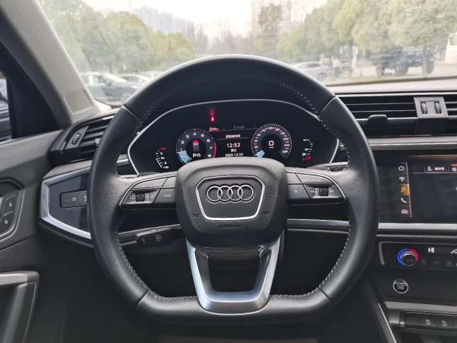 Audi Q3 35 TFSI Fashion Dynamic Edition 2021