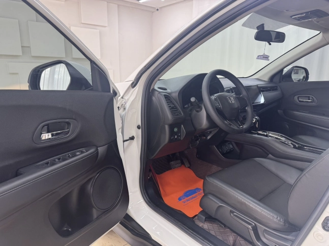 Honda Vezel 1.5L CVT Black Edition Pioneer 2021