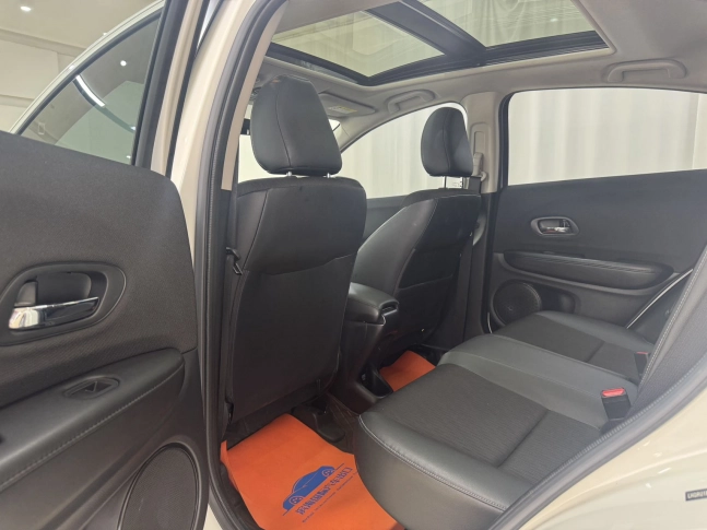 Honda Vezel 1.5L CVT Black Edition Pioneer 2021