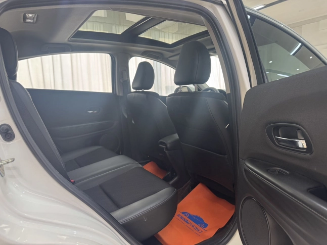Honda Vezel 1.5L CVT Black Edition Pioneer 2021