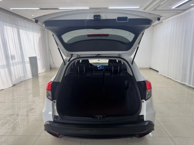 Honda Vezel 1.5L CVT Black Edition Pioneer 2021