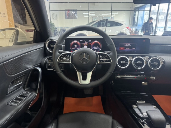 Mercedes-Benz A-CLASS A180L Sport Sedan 2022