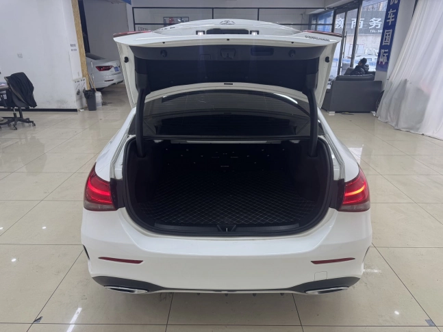Mercedes-Benz A-CLASS A180L Sport Sedan 2022